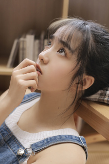 在逃生游戏里花式挨草